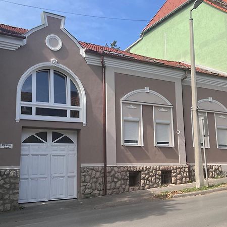 Berzsenyi Apartmanhaz Kaposvar Exterior photo